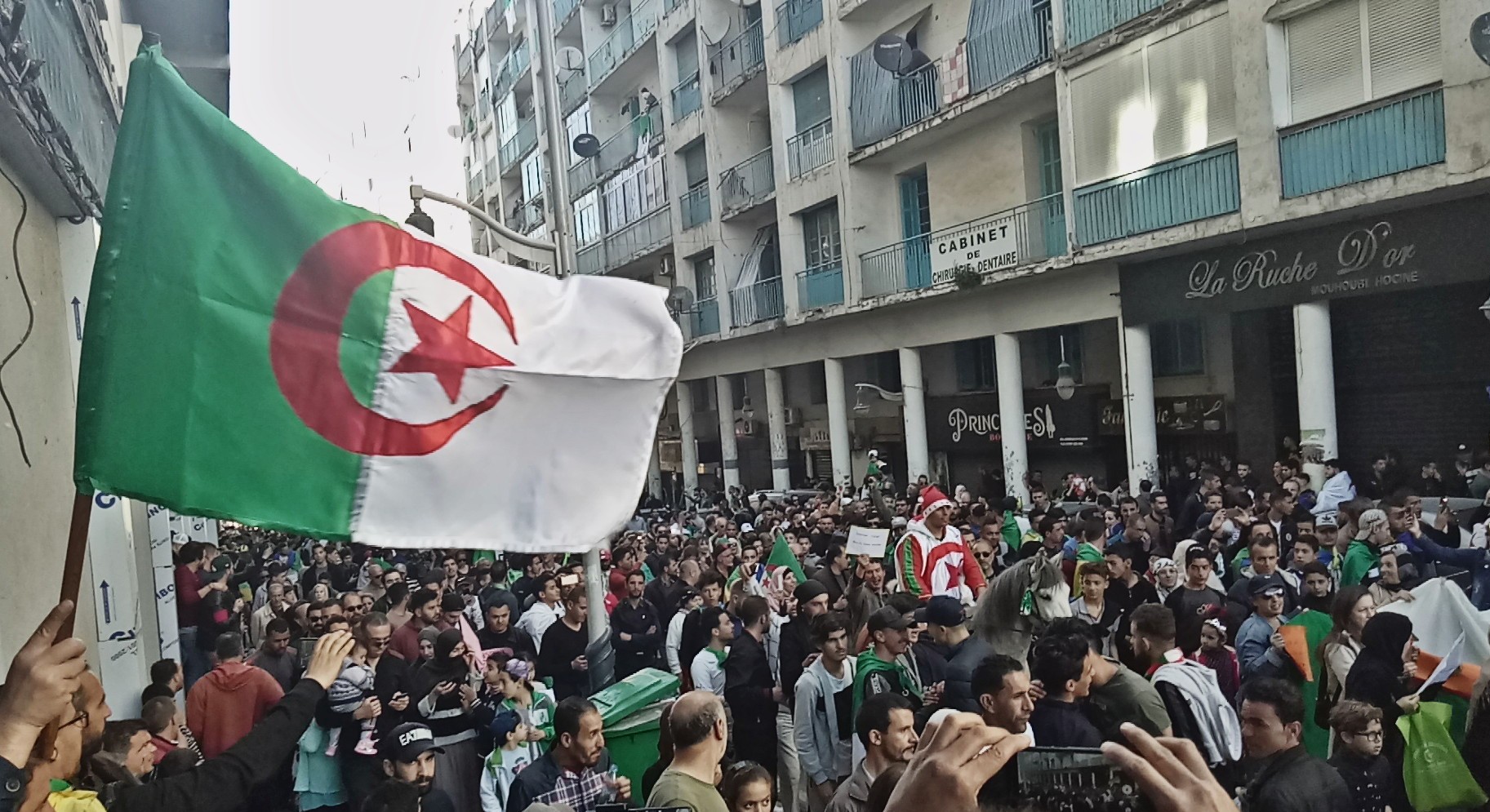 Algerien nach den verschobenen Wahlen: Das Ende der Wende?