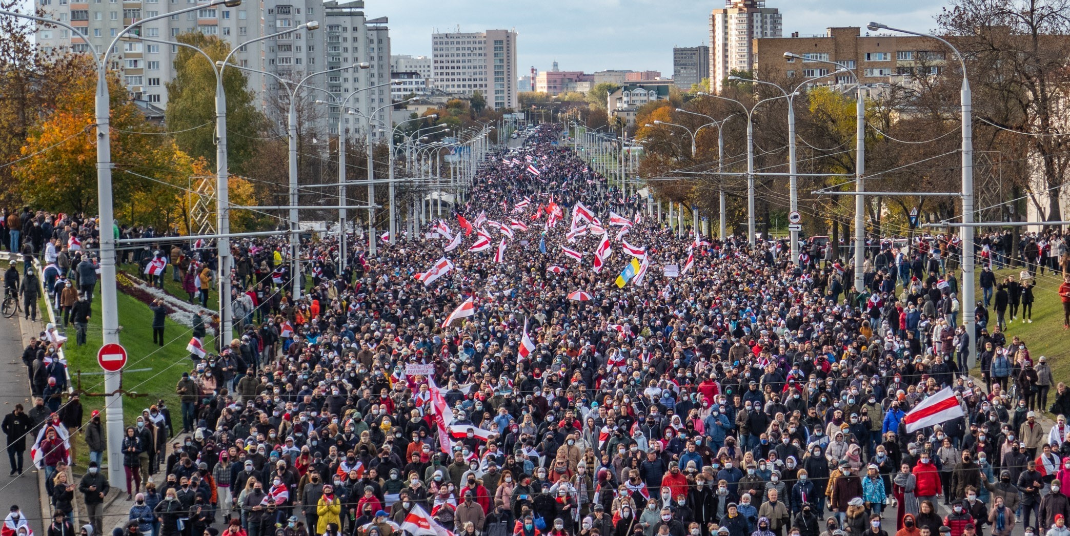 Im Schatten des Krieges: Das rigorose Durchgreifen der Regierung in Belarus
